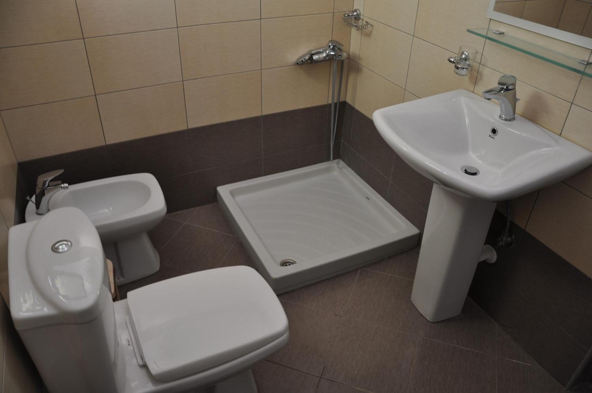 Hotel Qendra 3*
